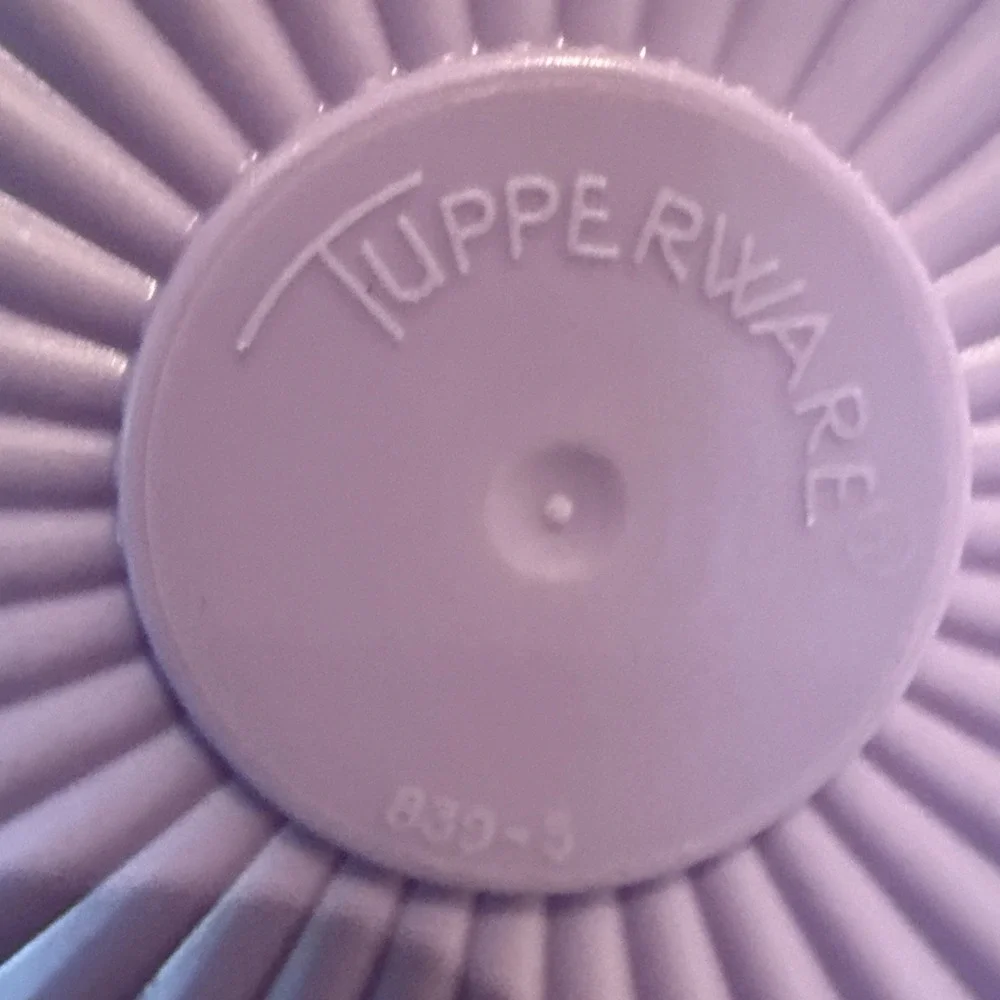 Vintage Tupperware Replacement Lid‎ 839-5 Made in USA Purple 7 1/4